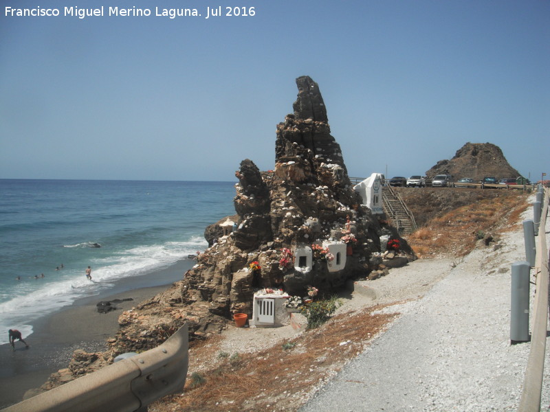 Roca Virgen del Mar y Cristo del Mar - Roca Virgen del Mar y Cristo del Mar. Al fondo El Peoncillo