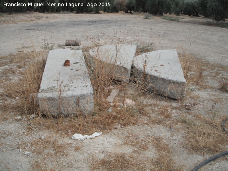 Cortijo de Obregn - Cortijo de Obregn. Piedra de molino