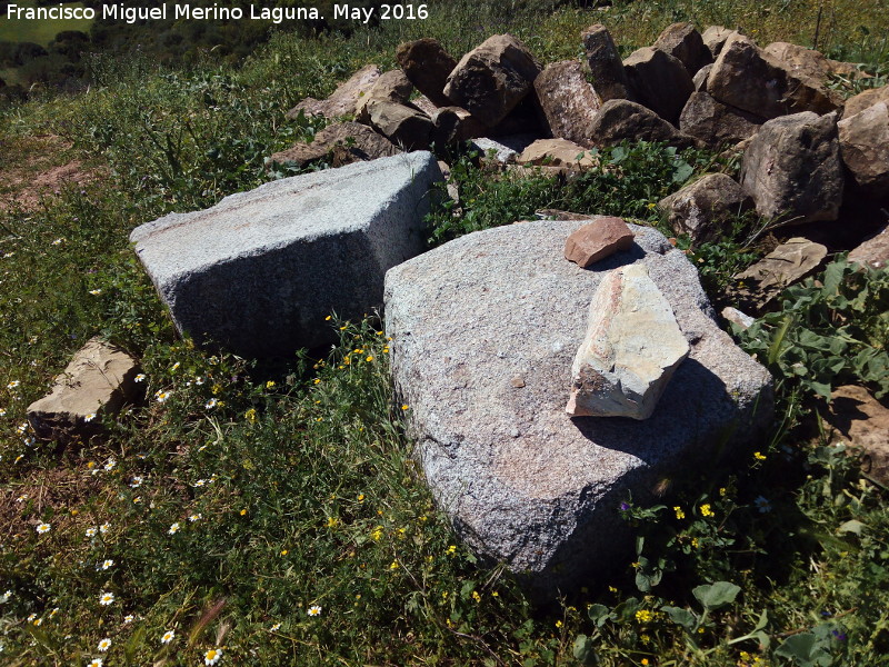 Molino de Montefuerte - Molino de Montefuerte. Piedras de molino