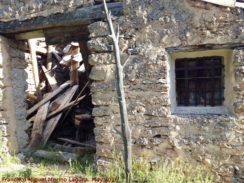Cortijo del Muln - Cortijo del Muln. Puerta y ventana con reja