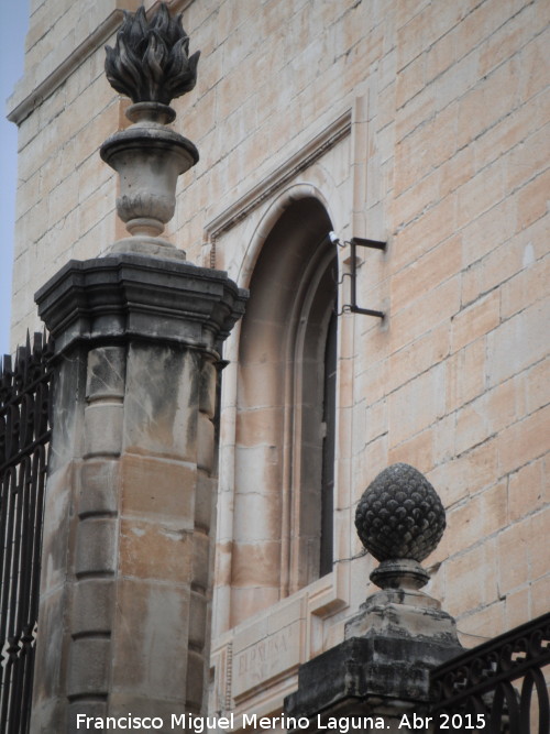 Catedral de Jan. Torre Sin Campanas - Catedral de Jan. Torre Sin Campanas. Ventana baja de la Fachada Sur