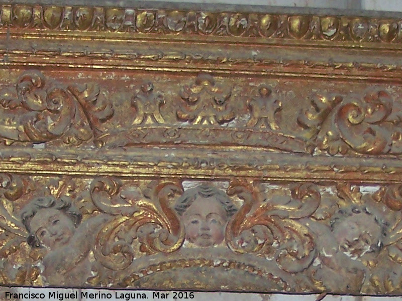 Capilla de la Casa Grande - Capilla de la Casa Grande. Corona y ngeles del retablo