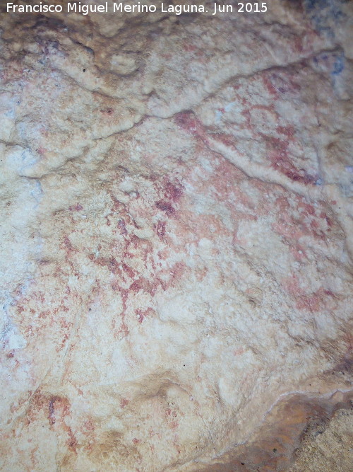 Pinturas rupestres del Pecho de la Fuente III - Pinturas rupestres del Pecho de la Fuente III. Antropomorfos Y y restos de pinturas