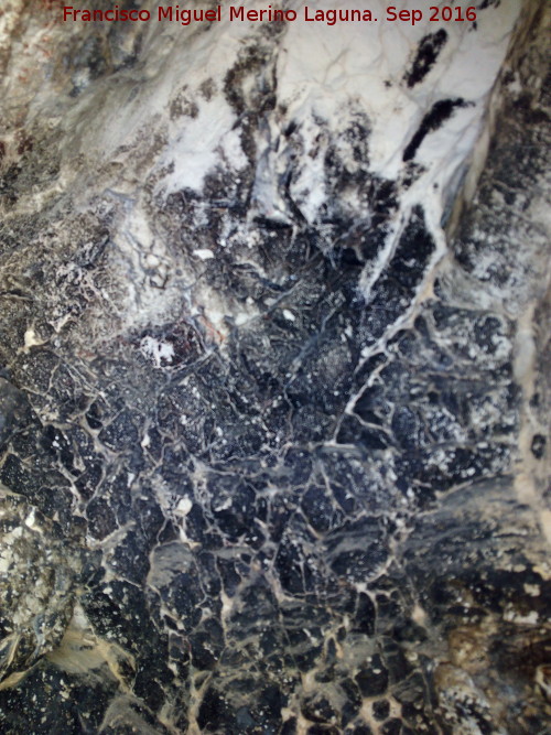 Pinturas rupestres del Pecho de la Fuente III - Pinturas rupestres del Pecho de la Fuente III. Pinturas en la parte ennegrecida