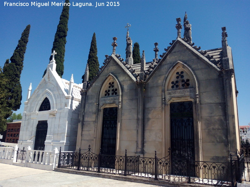 Cementerio de Torredonjimeno - Cementerio de Torredonjimeno. Mausoleos neogticos