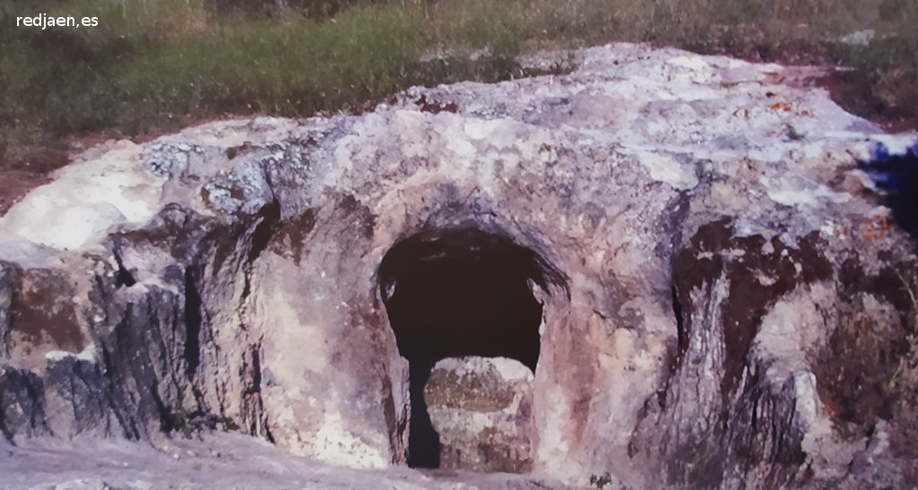 Necr�polis de Fuente de Ramos - Necr�polis de Fuente de Ramos. Foto del cartel