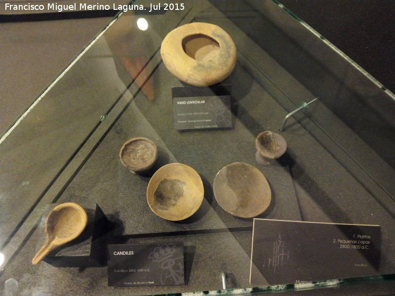 Museo de la Ciudad - Museo de la Ciudad. Vaso lenticular, platos, copas del neoltico final y candil del eneoltico