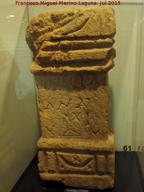 Museo de la Ciudad - Museo de la Ciudad. Ara funeraria romana