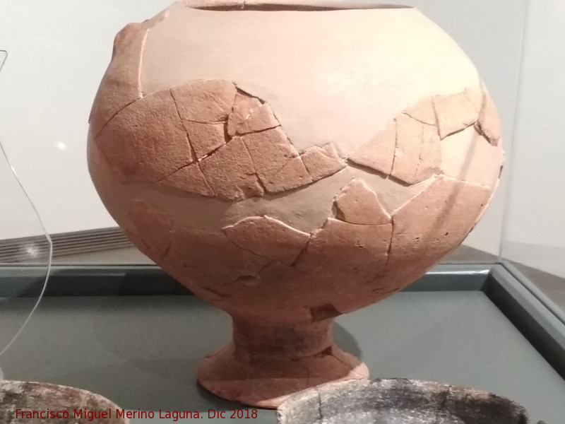 Cermica Ibera - Cermica Ibera. Gran vaso ovoide con pie decorado siglo VII a.C. Museo Ibero
