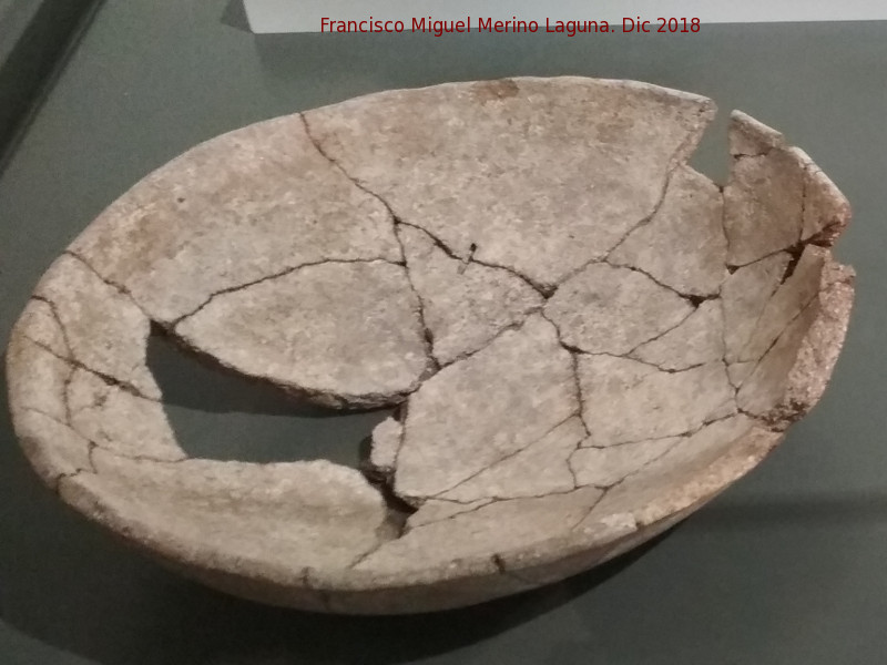 Cermica Ibera - Cermica Ibera. Plato a mano sin decoracin siglo VII a.C. Museo Ibero