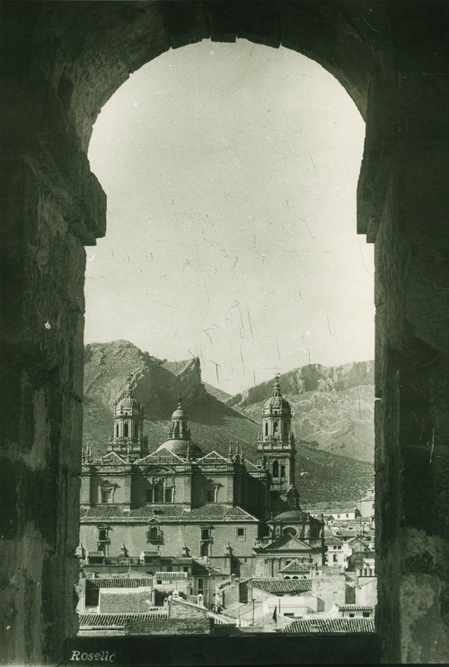Baslica de San Ildefonso. Torre campanario - Baslica de San Ildefonso. Torre campanario. Foto antigua. Foto de Jaime Rosell Caada. IEG