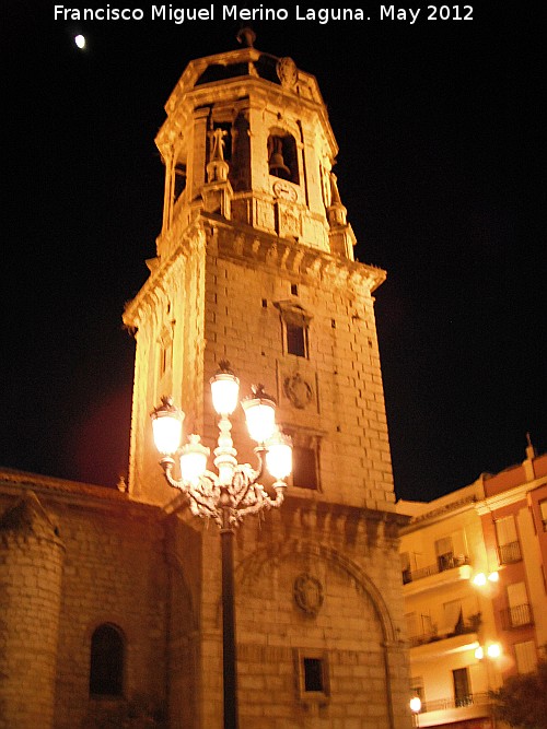 Baslica de San Ildefonso. Torre campanario - Baslica de San Ildefonso. Torre campanario. De noche con la luna de fondo
