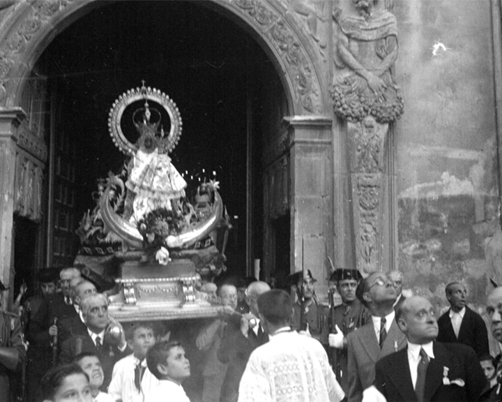 Baslica de San Ildefonso. Portada Renacentista - Baslica de San Ildefonso. Portada Renacentista. Foto antigua. Virgen de la Capilla