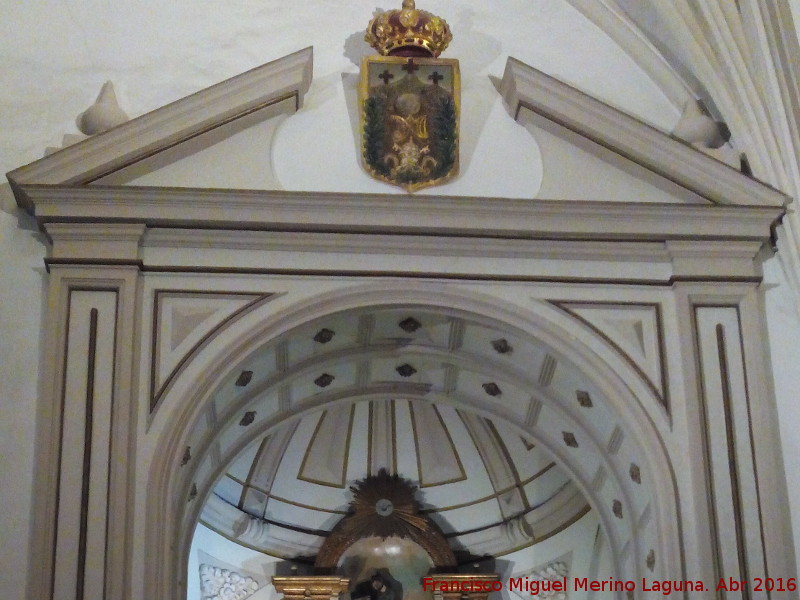 Baslica de San Ildefonso. Capilla del Bautismo - Baslica de San Ildefonso. Capilla del Bautismo. Escudo