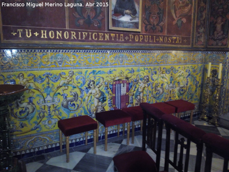 Baslica de San Ildefonso. Capilla de la Virgen de la Capilla - Baslica de San Ildefonso. Capilla de la Virgen de la Capilla. Blasn del linaje Contreras, en la Capilla de Nuestra Seora. Azulejo lado del Evangelio.