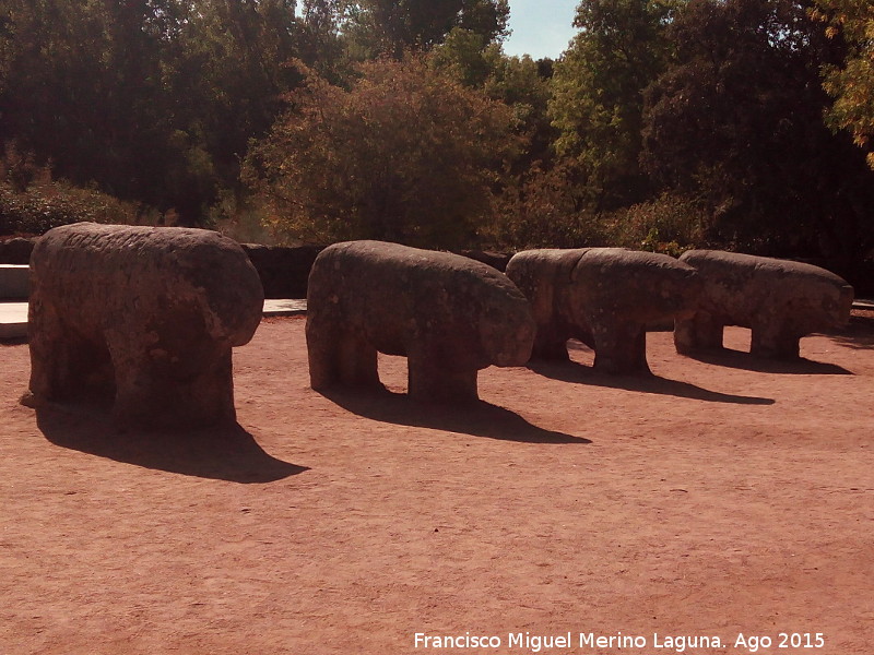 Toros de Guisando - Toros de Guisando. 