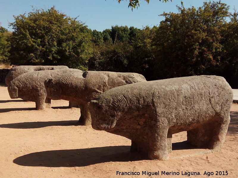 Toros de Guisando - Toros de Guisando. 