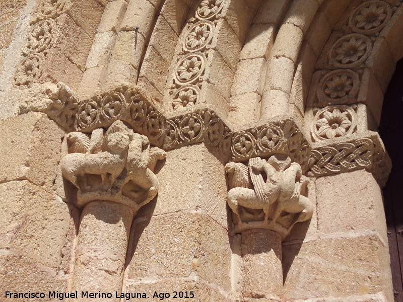 Ermita de San Segundo - Ermita de San Segundo. Capiteles romnicos