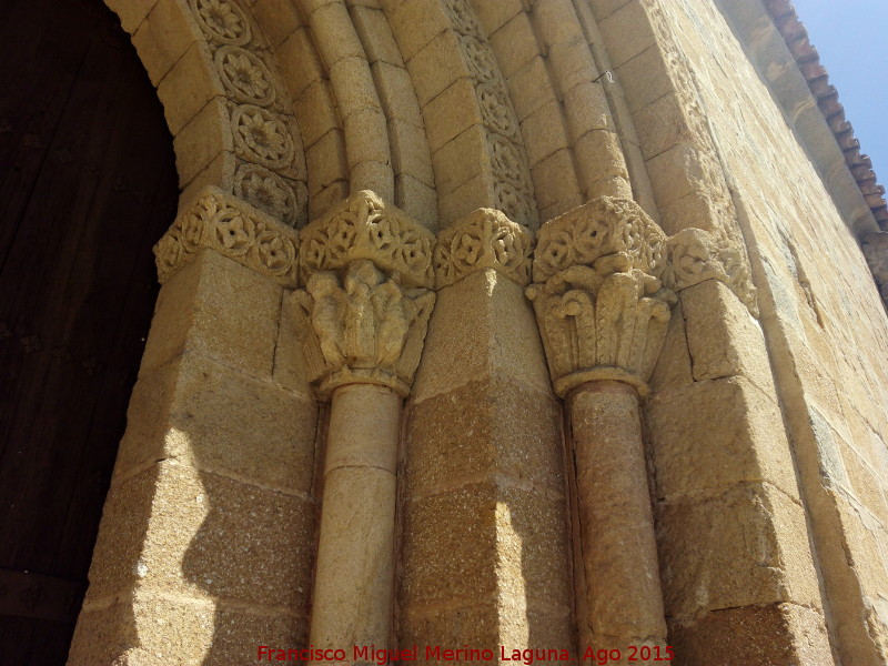 Ermita de San Segundo - Ermita de San Segundo. Capiteles romnicos