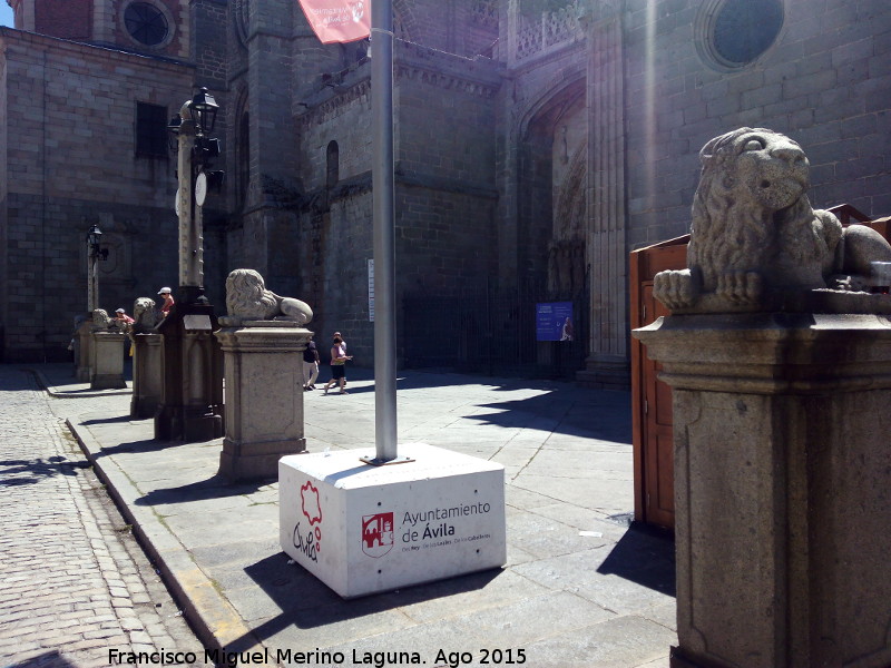 Catedral de vila - Catedral de vila. Leones de la catedral