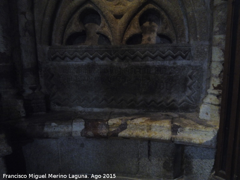 Catedral de vila. Capilla de San Nicols - Catedral de vila. Capilla de San Nicols. Sepulcro