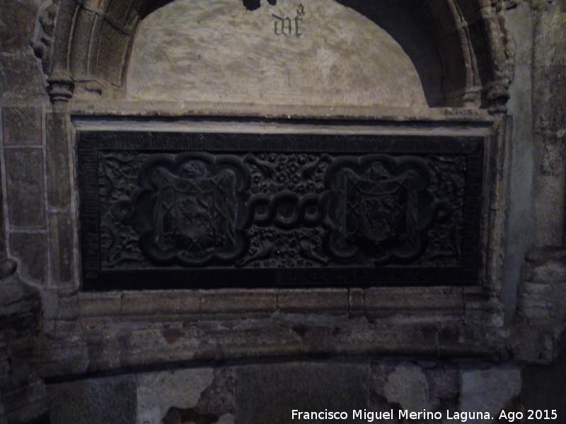 Catedral de vila. Capilla de San Esteban - Catedral de vila. Capilla de San Esteban. Sepulcro