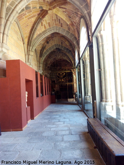 Catedral de vila. Claustro - Catedral de vila. Claustro. Galera