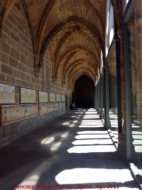 Catedral de vila. Claustro - Catedral de vila. Claustro. Galera