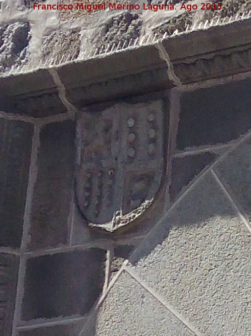 Palacio de los Almarza - Palacio de los Almarza. Escudo izquierdo