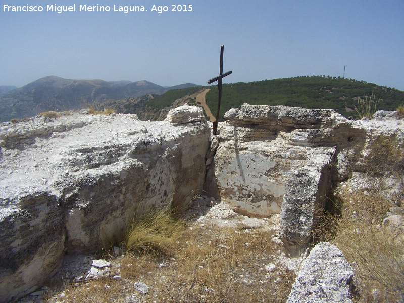 Castillo de Arenas. Recinto Superior - Castillo de Arenas. Recinto Superior. Aljibes