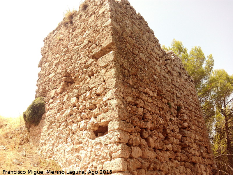 Castillo de Arenas. Recinto Inferior - Castillo de Arenas. Recinto Inferior. Torren con habitculo de la puerta del castillo