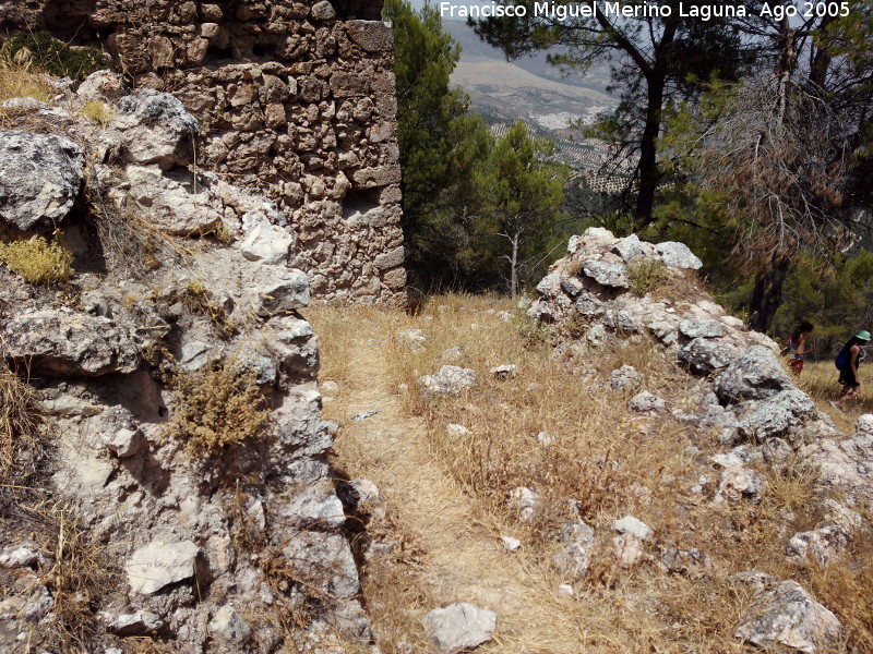 Castillo de Arenas. Recinto Inferior - Castillo de Arenas. Recinto Inferior. Puerta en acodo