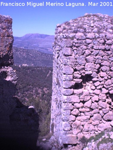 Castillo de Arenas. Recinto Inferior - Castillo de Arenas. Recinto Inferior. Unin de la muralla de tapial con el torren de mampostera sur