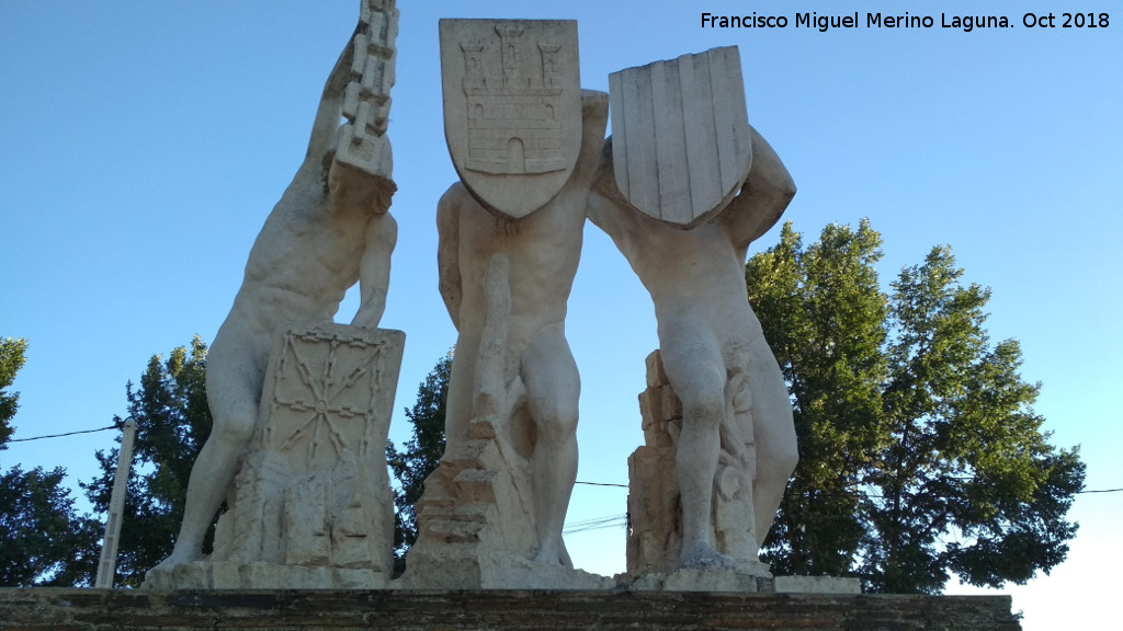 Monumento a la Batalla en la Aldea Navas de Tolosa - Monumento a la Batalla en la Aldea Navas de Tolosa. Los tres reyes
