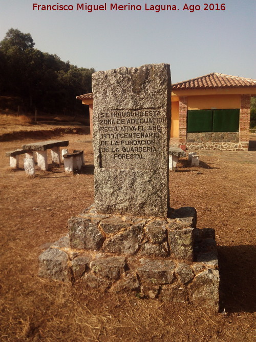 rea Recreativa de la Aliseda - rea Recreativa de la Aliseda. Monolito de inauguracin