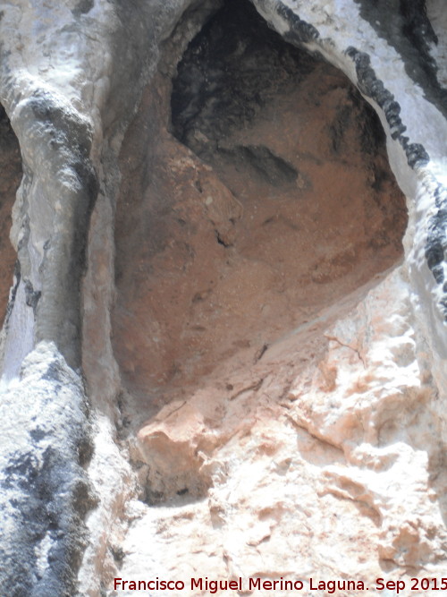 Abrigo Neandertal de la Serrezuela - Abrigo Neandertal de la Serrezuela. Hornacina natural