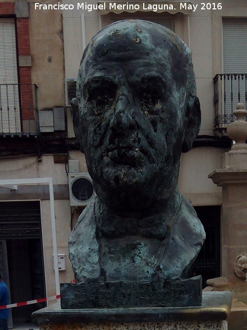 Monumento a Ortega y Gasset - Monumento a Ortega y Gasset. Busto