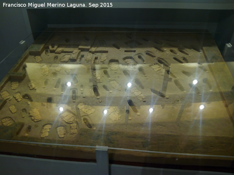 Necrpolis romana de El Ruedo - Necrpolis romana de El Ruedo. Maqueta de un sector de la necrpolis. Museo de Almedinilla