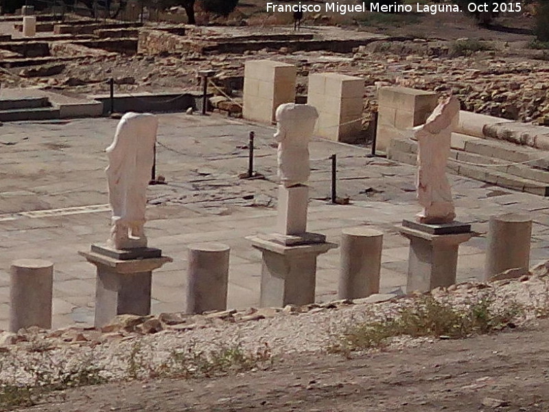 Torreparedones. Foro - Torreparedones. Foro. Estatuas