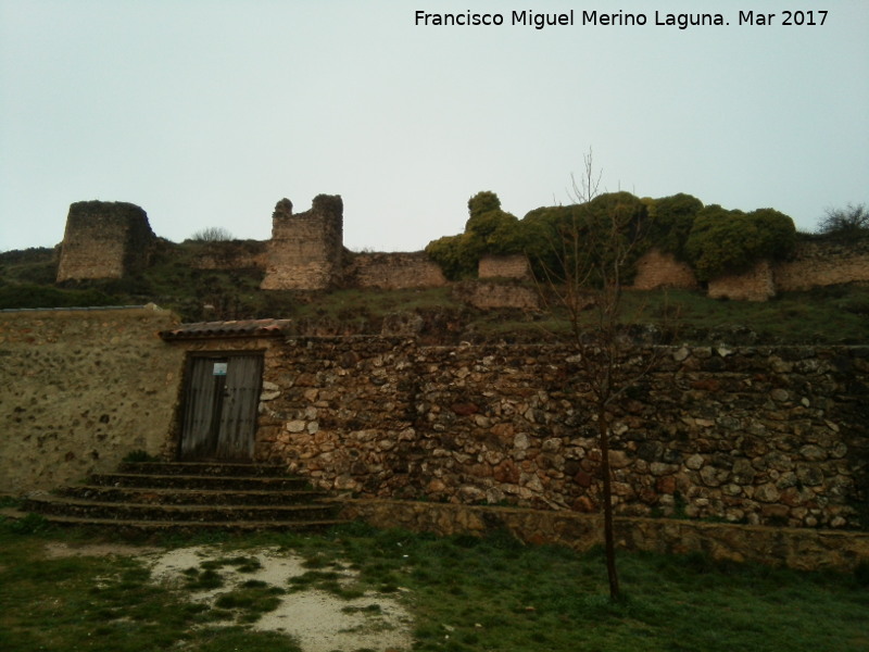 Castillo de Ripar - Castillo de Ripar. Con el cementerio en primer plano