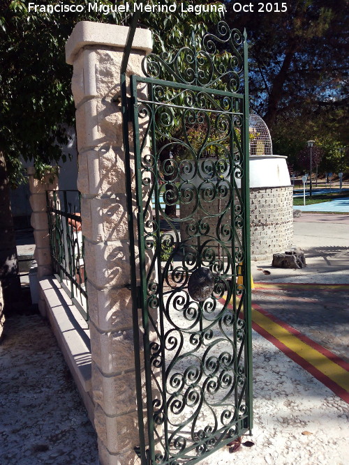 Parque Miguel Prez Luque - Parque Miguel Prez Luque. Puerta de la Verja de la Antigua Piscina Danubio Rojo