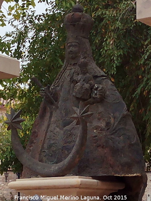 Monumento a la Virgen de Alharilla - Monumento a la Virgen de Alharilla. Virgen de Alharilla