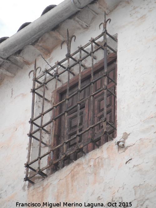 Casa de la Calle Jos Molina n 14 - Casa de la Calle Jos Molina n 14. Reja de rosetas coronada por picas