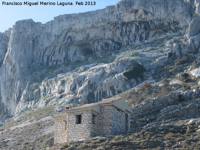 Refugio de montaa de la Mella - Refugio de montaa de la Mella. Con el abrigo detrs