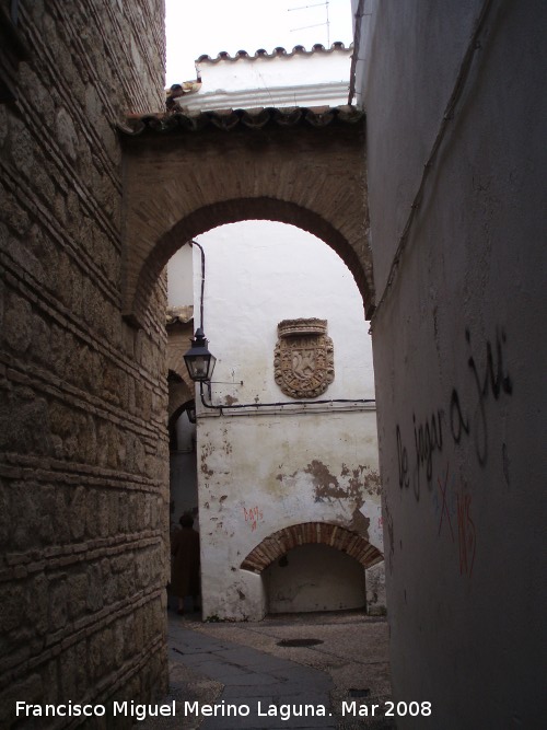 Calle Villa Ceballos - Calle Villa Ceballos. Arco y escudo