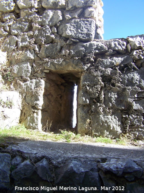 Castillo de Htar - Castillo de Htar. Saetera del adarve