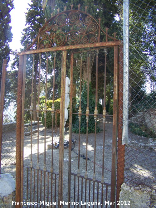 Paseo de los Adoquines - Paseo de los Adoquines. Reja de entrada