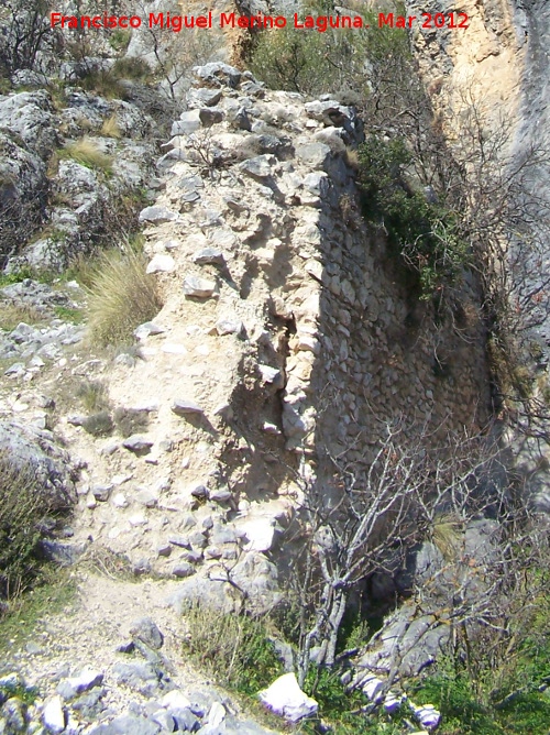 Castillo de El Rosel - Castillo de El Rosel. Grosor de la muralla
