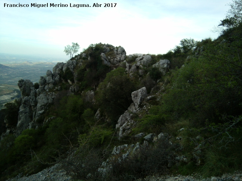 Castillo de Majada Hinojosa - Castillo de Majada Hinojosa. Formaciones rocosas que protegen la zona alta