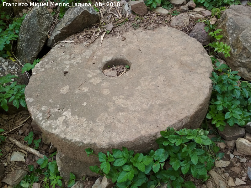 Molino de la Cimbarra - Molino de la Cimbarra. Piedra de molino